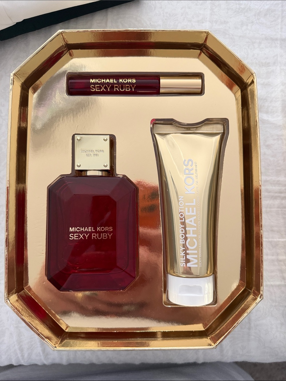 Michael Kors Sexy Ruby Gift Set - Red & Gold